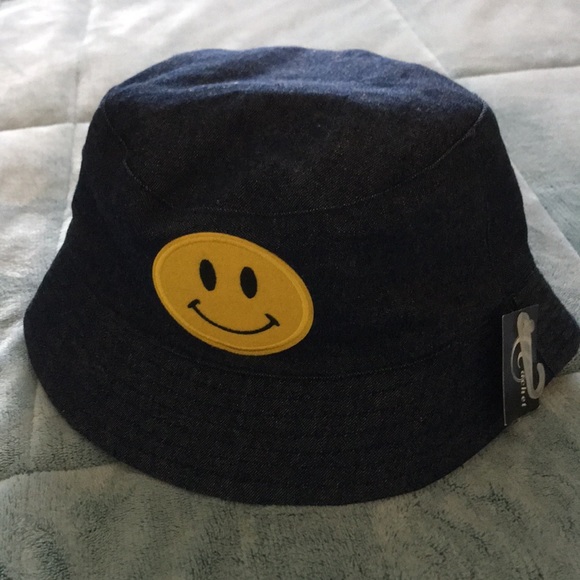 ❤️NEW!!!❤️ Emoji bucket hat. - Picture 3 of 8